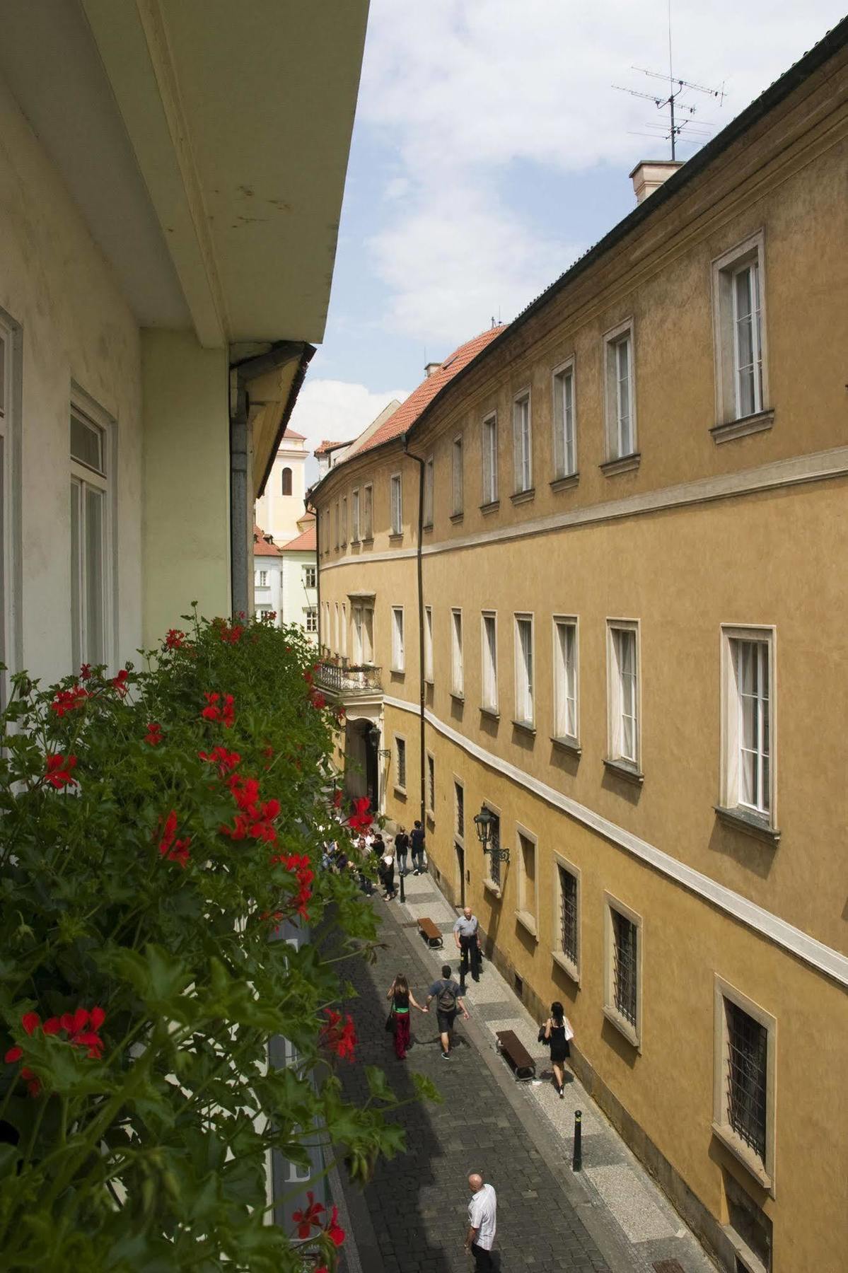 U Stare Pani - At The Old Lady Praag